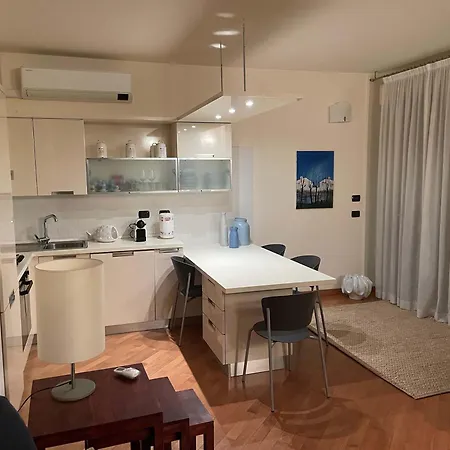 Arts At Station Apartment *