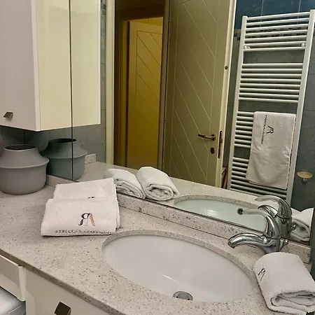 Arts At Station Apartment *