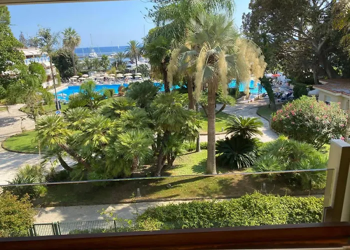 Apartment Arts At Station Sanremo